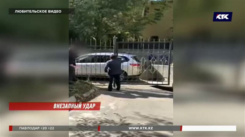 В Астане при сносе забора судоисполнитель получил удар по голове