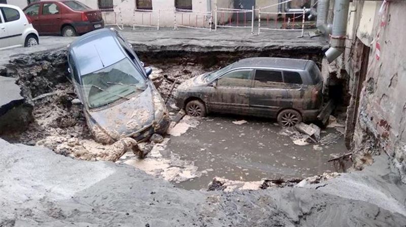 В Петербурге два человека сварились в кипятке из-за прорыва трубы