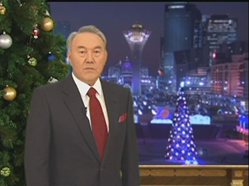 Мирзияев поздравил народ с Новым годом сначала на русском, а потом на узбекском языке (видео)