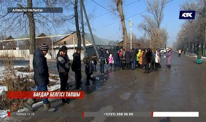 Бүтін бір ауыл халқы әкімдіктен бағдаршам орнатуды талап етті  