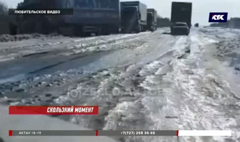 Водители Актюбинской области подвергаются опасности из-за гололёда 