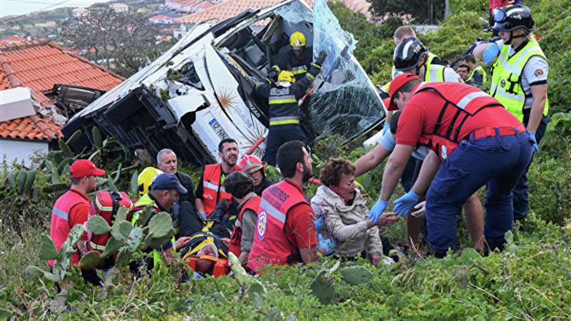 Автобус аударылып, 29 адам мерт болды