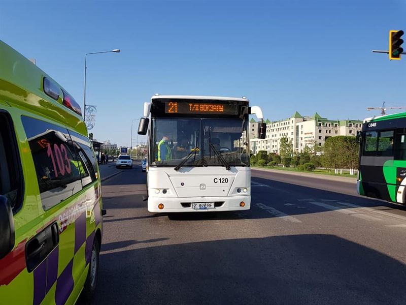 Нұр-Сұлтанда автобус адамдарды қағып кетті