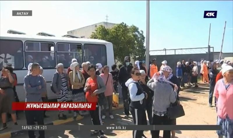 Ақтауда жалақысын даулаған жүздеген көше тазалушы жұмыс істеуден бас тартты 