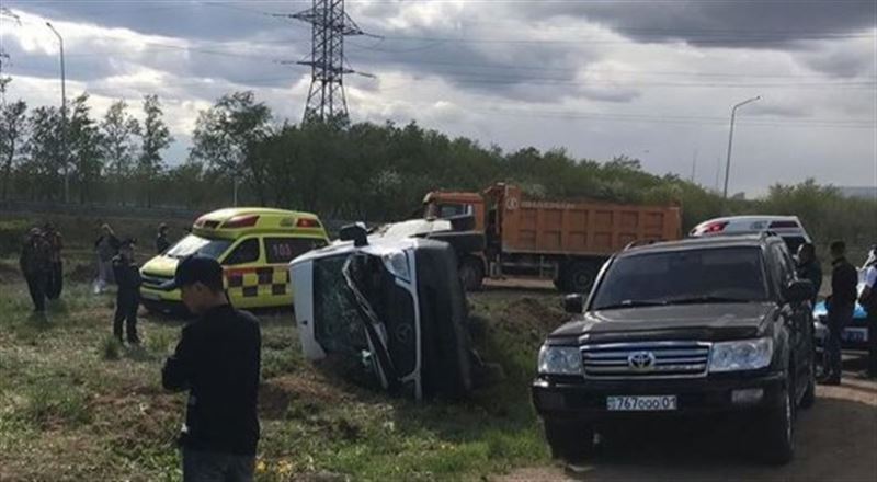 Елордада жүк көлігі мен микроавтобус соқтығысып, 11 адам зардап шекті