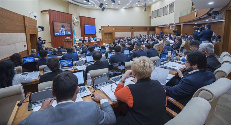 Мәжіліс депутаттары демалысын кейінге қалдырды