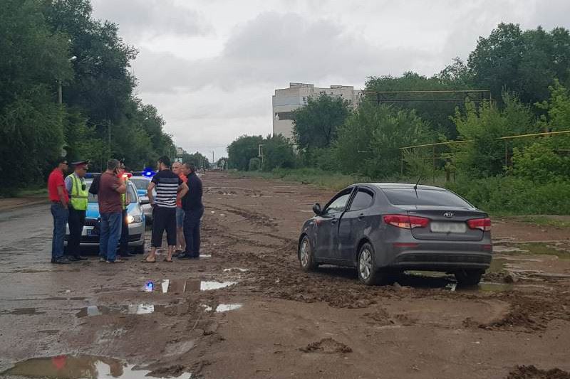 Оралда ресейлік азамат өзі сатқан автокөлікті қайта айдап кетпек болған