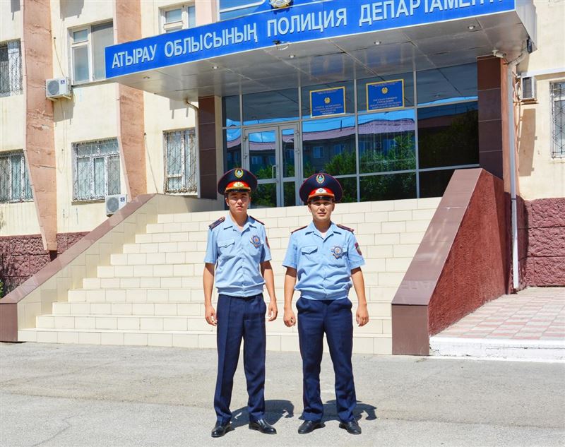 В Атырау полицейский спас девушку, пытавшуюся покончить с собой