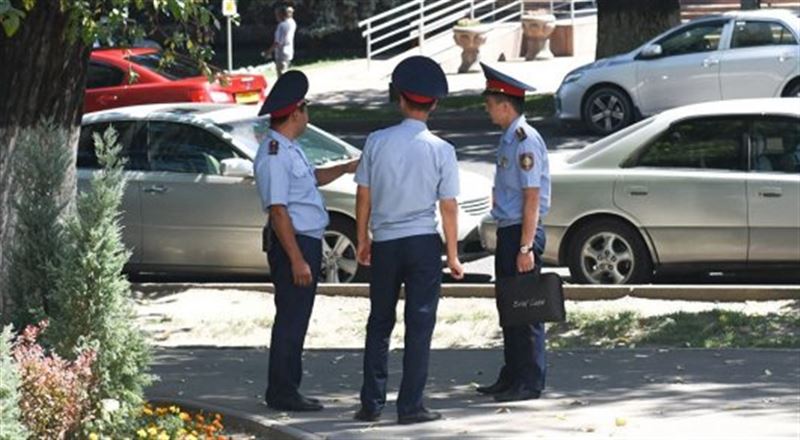 Жамбыл облысында полицейді пышақтап, өртеп жіберген