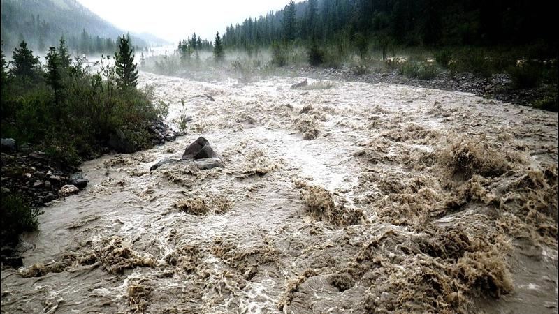 Алматыда сел жүрді: тұрғындар қауіпсіз жерге көшірілді