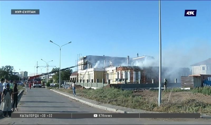 На левобережье Нур-Султана больше часа тушили пожар