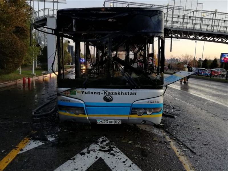 В Алматы дотла выгорел автобус