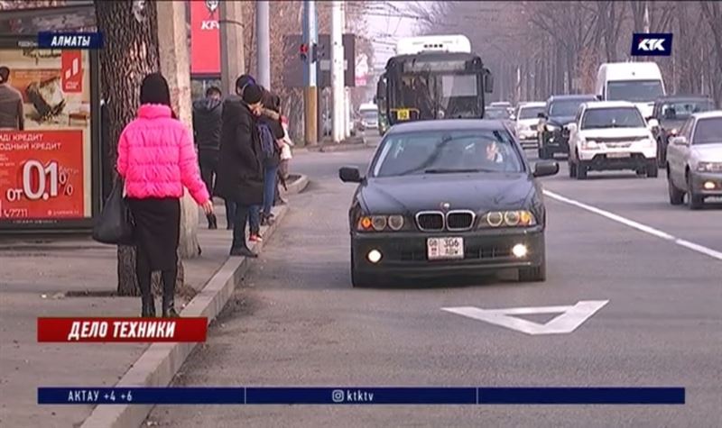 Автобусные полосы в Алматы открыты для такси, но ездить по ним некому