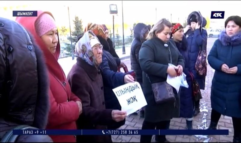 Многодетные матери в Шымкенте скандалят из-за распределения жилья