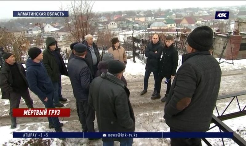 Воруют у мертвых: кладбище в Алматинской области облюбовали «металлисты»