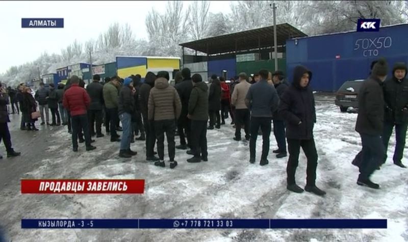 Алматинский авторынок хотят превратить в современный торговый центр, арендаторы против