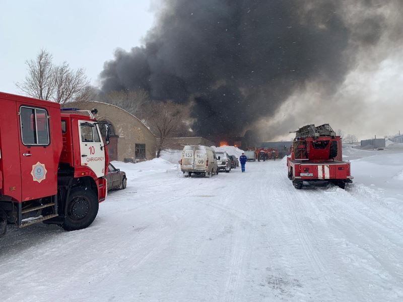 Қарағандыда 7 жүк көлігі өртеніп кетті