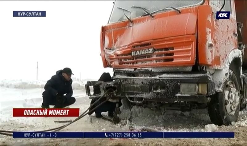 «Вышел прямо перед грузовиком»: водителя сбили, когда он помогал другим водителям