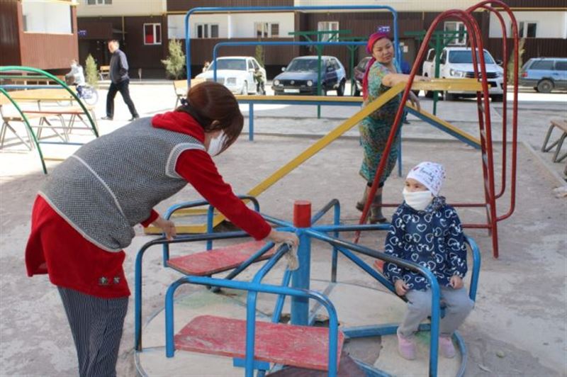 Многодетные матери продезинфицировали общежития в Таразе