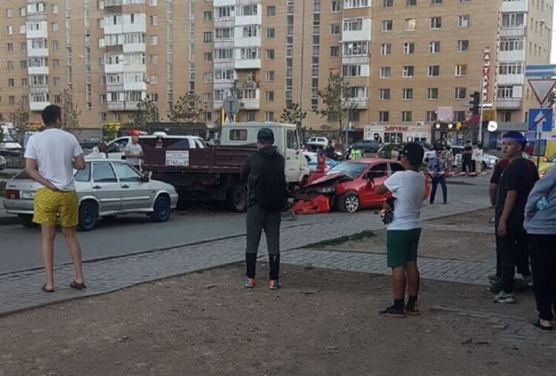 В Нур-Султане пьяная женщина за рулем сбила двух человек и малолетнего ребенка