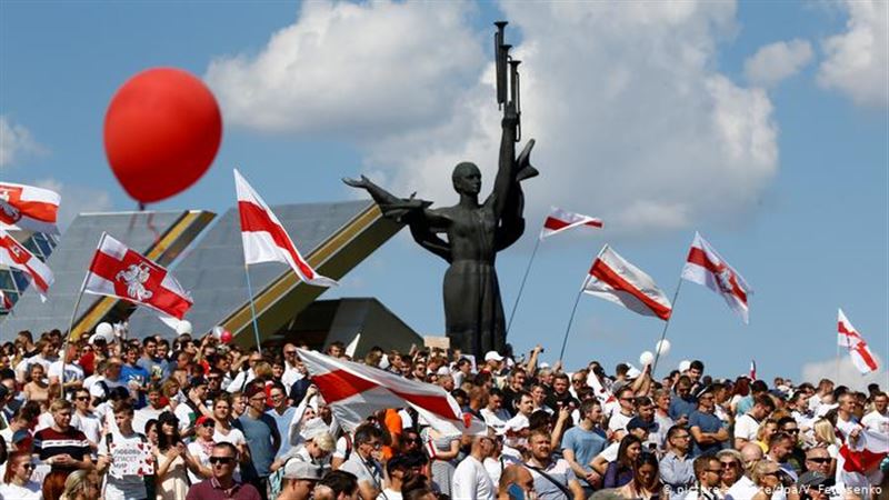 На митинге против Лукашенко собрались тысячи людей