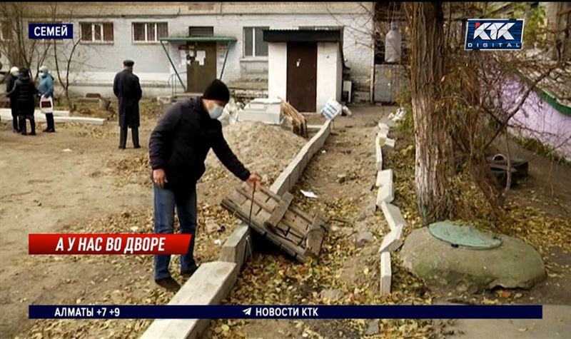 Юбилейная реконструкция превратила двор в центре Семея в руины