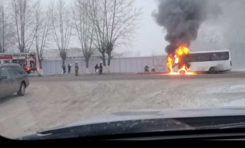 В Петропавловске загорелся маршрутный автобус 