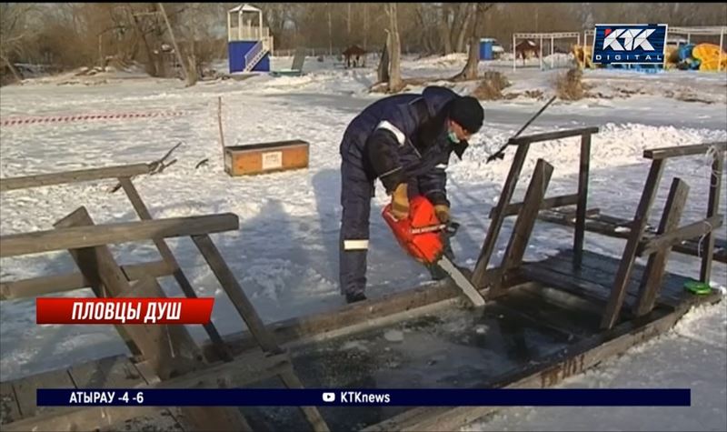 Kому в Казахстане можно нырять в прорубь на Крещение