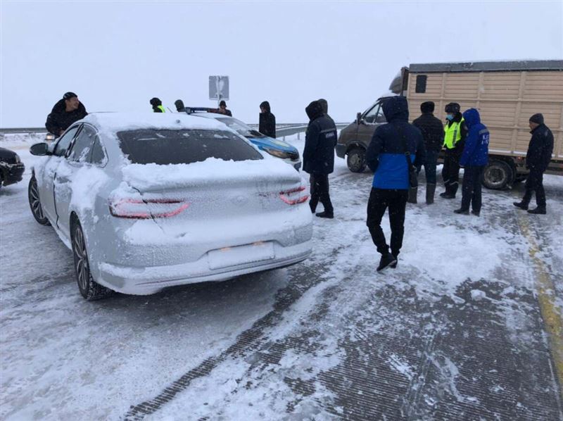 Гражданин Беларуси поблагодарил за помощь на трассе полицейских Туркестанской области  