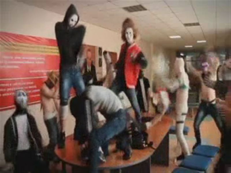 В Караганде двух первокурсников выгнали из университета за Harlem Shake