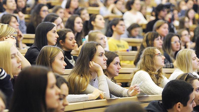 Вице-министр кімдер колледжде тегін оқи алатынын айтты