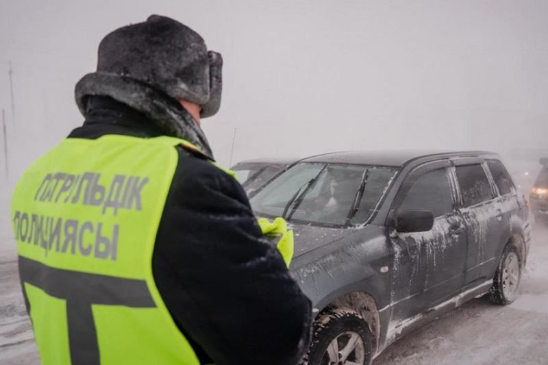 Синоптиктер ескертуін елемеген жамбылдық көлігімен қар құрсауында қалды