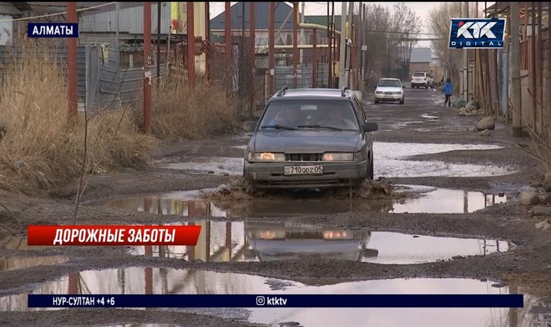 Скорая не успевает приехать в микрорайон Алматы из-за плохих дорог