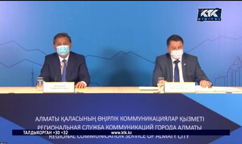 «Убеждать надо»: медиков будут уговаривать сделать прививку