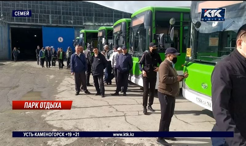 Водители и кондукторы крупнейшего автопарка Семея опять бастуют