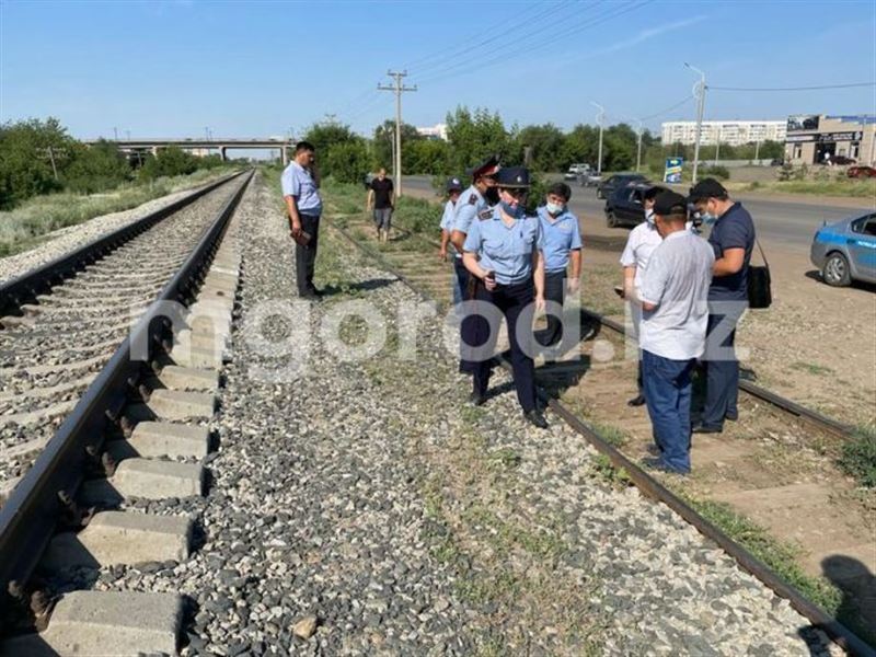 Поезд наехал на машину