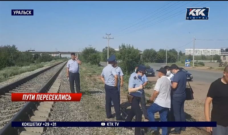 Уральск поезд. Поезд сбил мужчину в Уральске. Мальчик попал под поезд Ишимский район. Мужчина попал под электричку. В Ишиме мужчина попал под поезд.