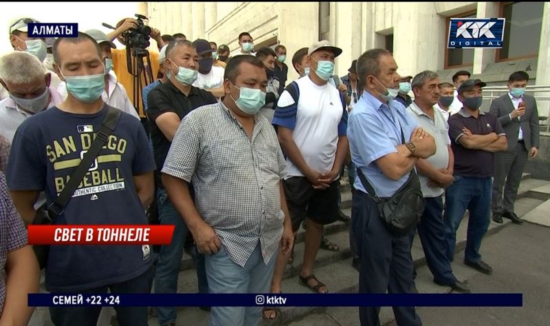 Строители алматинского метро штурмовали акимат