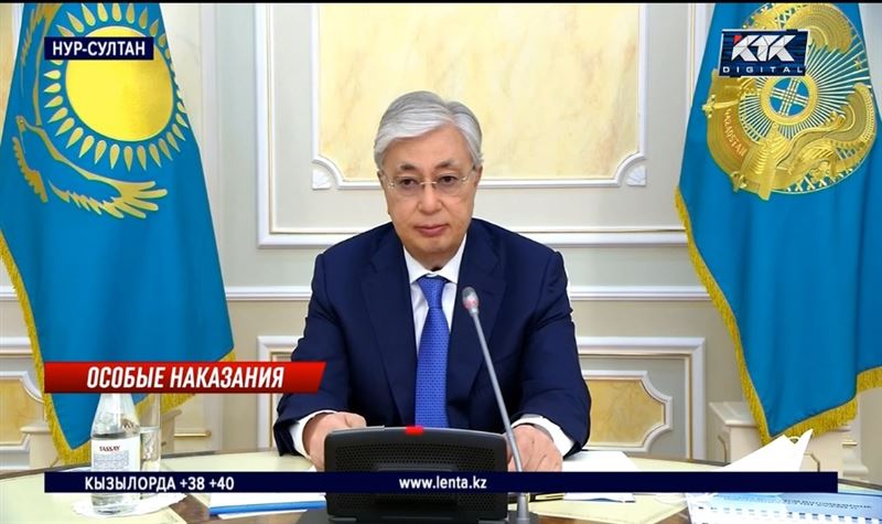 Токаев поручил убеждать «упертых антиваксеров» и строже наказывать нарушителей