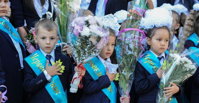 В Казахстане линейка 1 сентября будет только у первоклассников