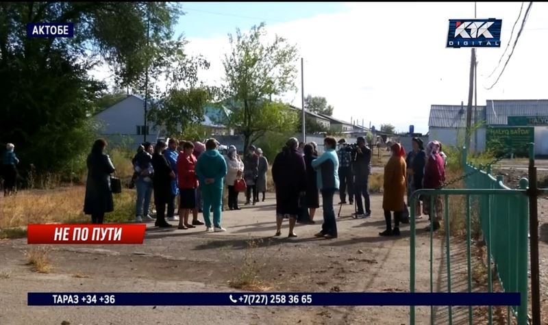 Жители Пригородного устали платить таксистам, ездить с пересадками и мерзнуть на остановках