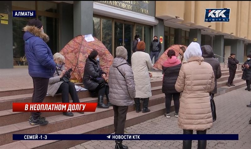 Алматинские ипотечники устроили акцию, требуя списать долги