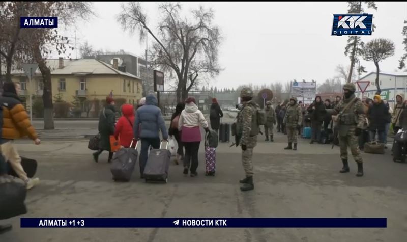 Сотрудники аэропорта Алматы прятали пассажиров во время атаки террористов