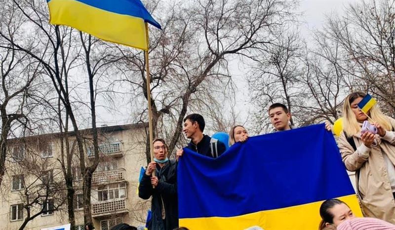 Митинг в поддержку Украины прошел в Алматы