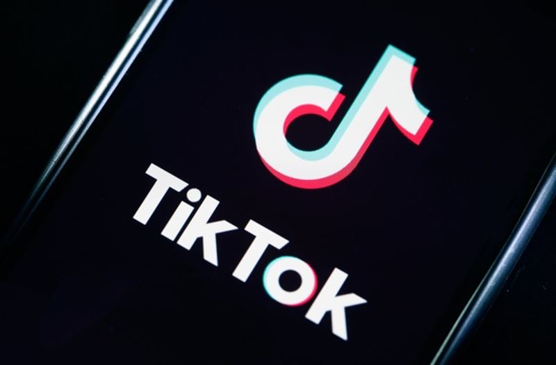 TikTok приостанавливает работу в России из-за закона о фейках