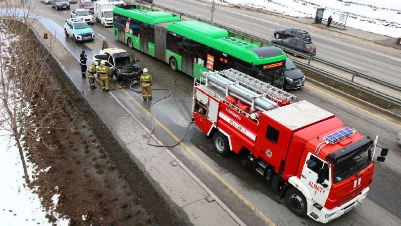 В гатчине сгорел автомобиль