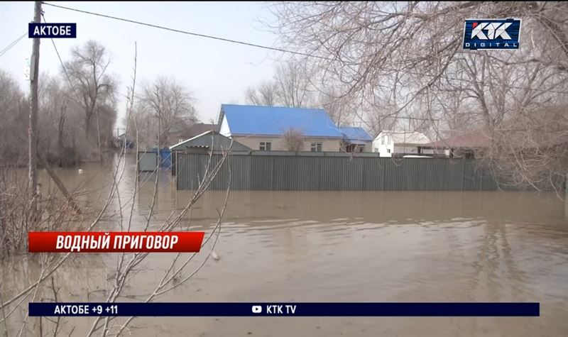 Пострадавшие от паводка в Актобе вынуждены вернуться в затопленные дома