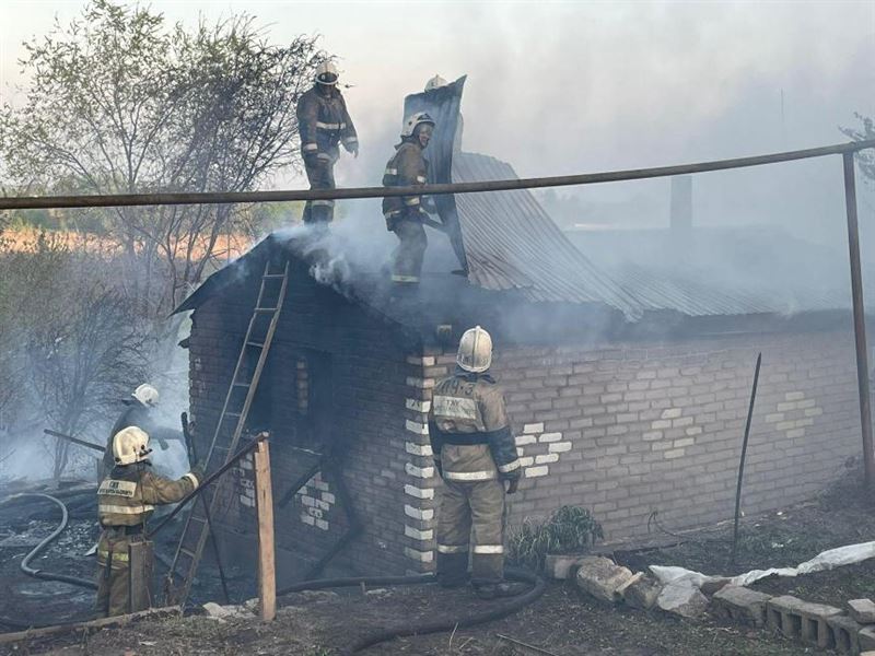 Қостанайда көше бойына жайылған өрттен кейін 11 отбасы баспанасыз қалды 