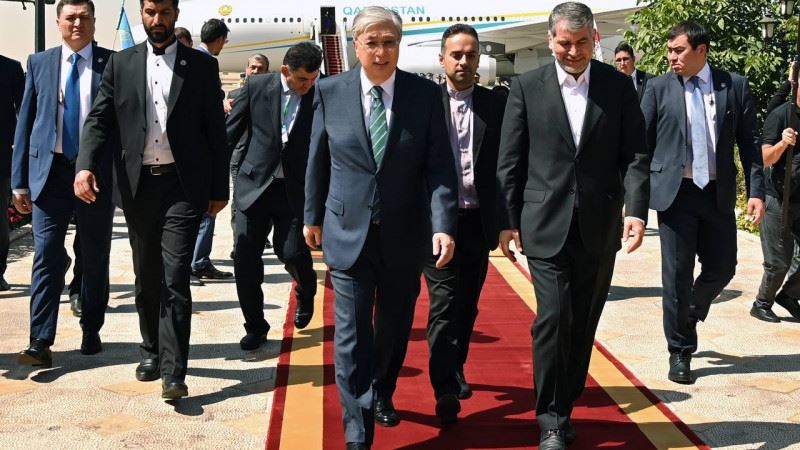 Президент Казахстана Касым-Жомарт Токаев прибыл с официальным визитом в Иран