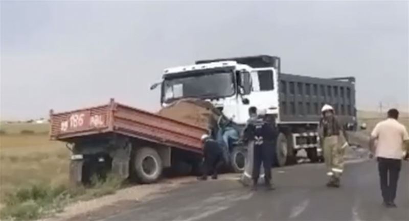 Смертельное ДТП с двумя грузовиками произошло в Карагандинской области